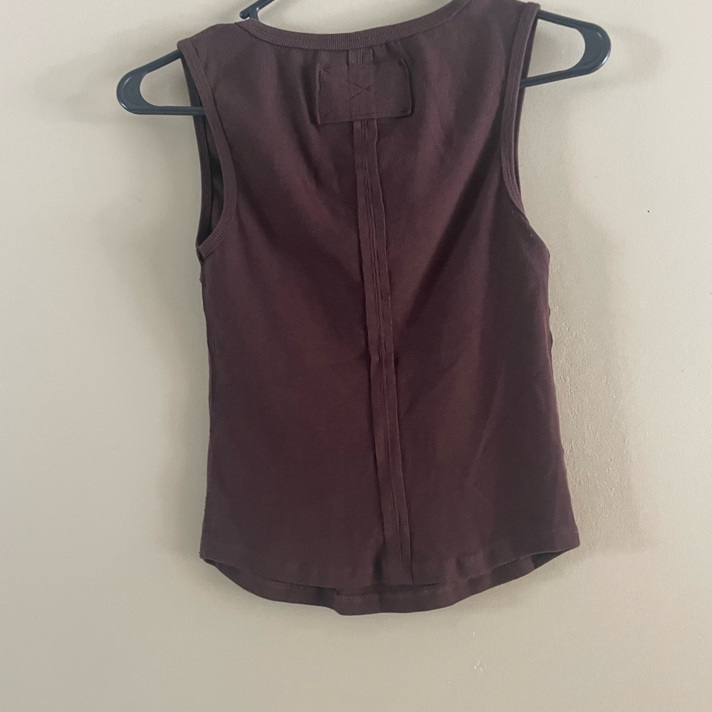 Basic Ribbed Tank Top - Picture 2 of 3